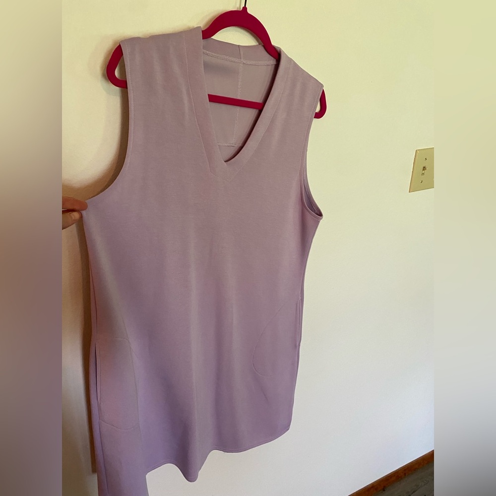 Sleeveless V-Neck Shift Dress in Light Lavender